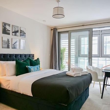 Stylish Urban Sanctuary With Parking Apartment Лондон Екстериор снимка