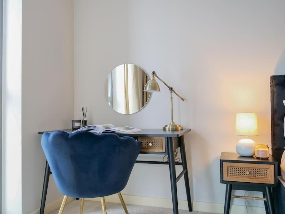 Stylish Urban Sanctuary With Parking Apartment Лондон Екстериор снимка