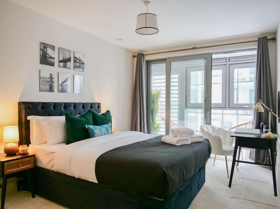 Stylish Urban Sanctuary With Parking Apartment Лондон Екстериор снимка