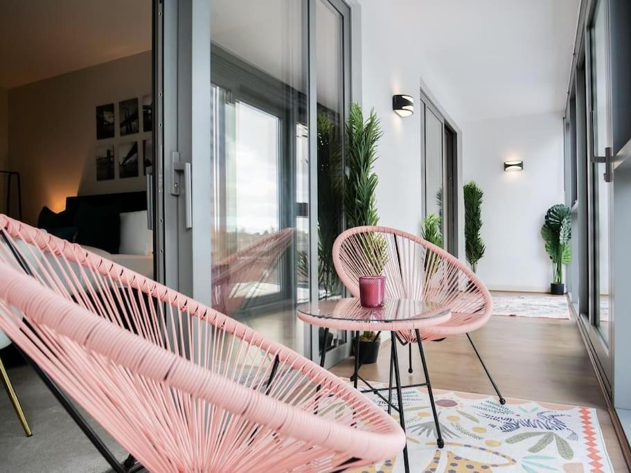 Stylish Urban Sanctuary With Parking Apartment Лондон Екстериор снимка