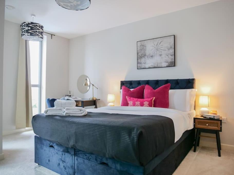 Stylish Urban Sanctuary With Parking Apartment Лондон Екстериор снимка