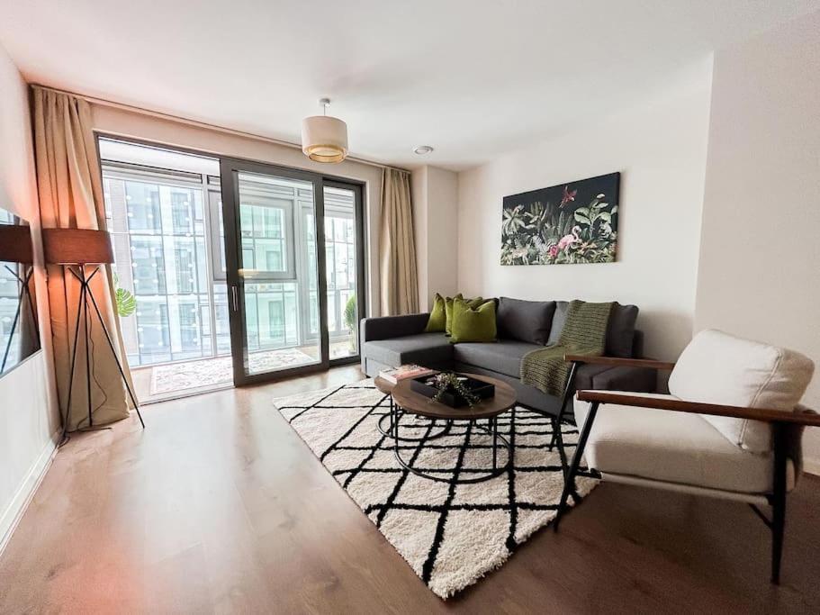 Stylish Urban Sanctuary With Parking Apartment Лондон Екстериор снимка