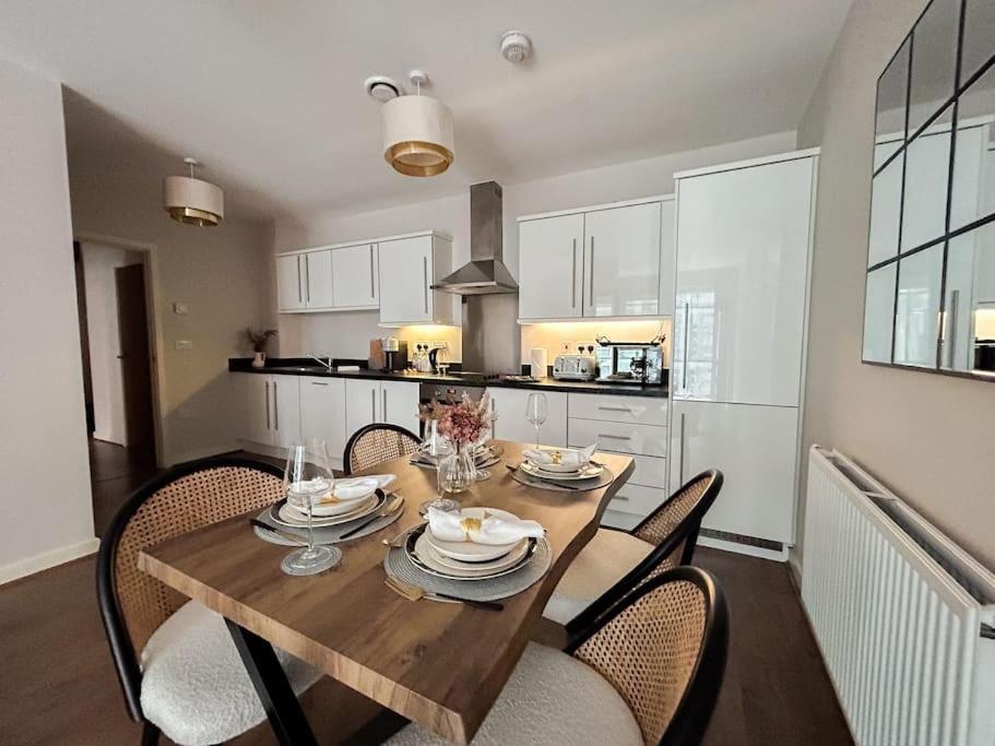 Stylish Urban Sanctuary With Parking Apartment Лондон Екстериор снимка