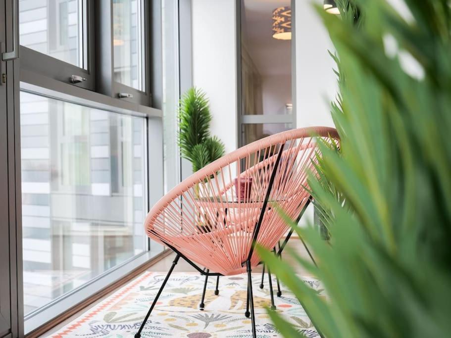 Stylish Urban Sanctuary With Parking Apartment Лондон Екстериор снимка
