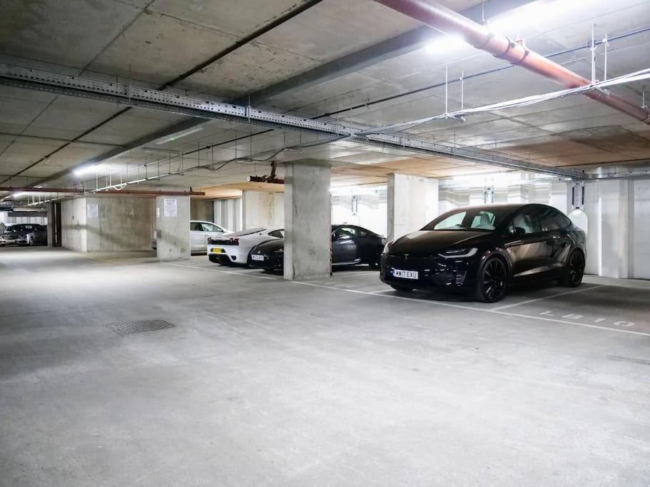 Stylish Urban Sanctuary With Parking Apartment Лондон Екстериор снимка