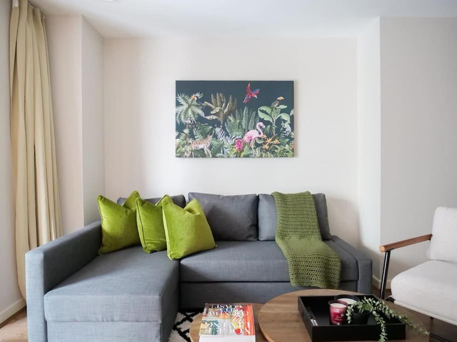 Stylish Urban Sanctuary With Parking Apartment Лондон Екстериор снимка