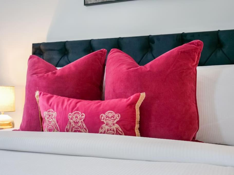 Stylish Urban Sanctuary With Parking Apartment Лондон Екстериор снимка