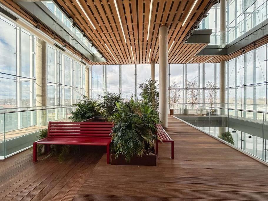 Stylish Urban Sanctuary With Parking Apartment Лондон Екстериор снимка
