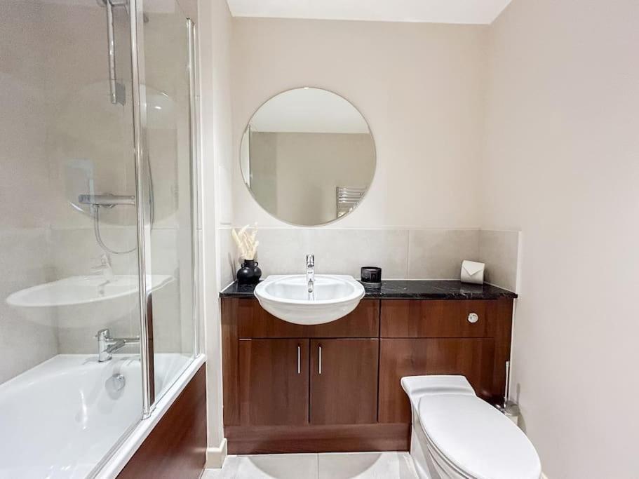 Stylish Urban Sanctuary With Parking Apartment Лондон Екстериор снимка
