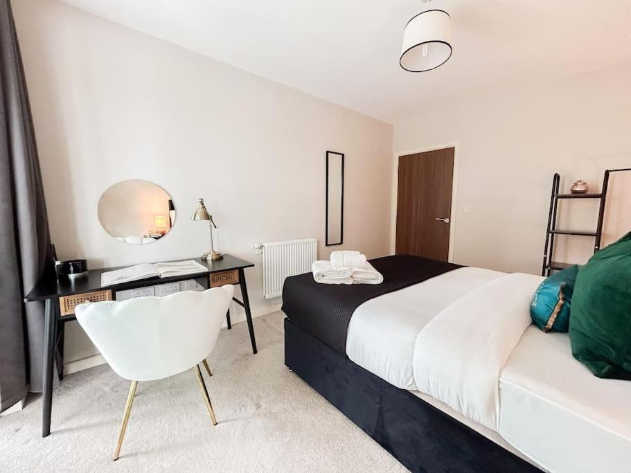 Stylish Urban Sanctuary With Parking Apartment Лондон Екстериор снимка