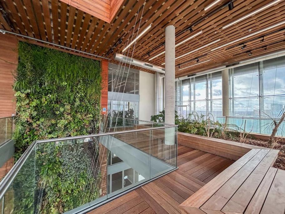 Stylish Urban Sanctuary With Parking Apartment Лондон Екстериор снимка