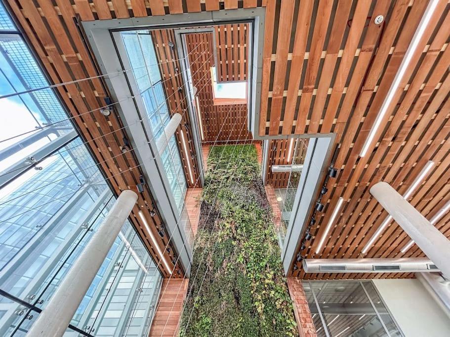 Stylish Urban Sanctuary With Parking Apartment Лондон Екстериор снимка